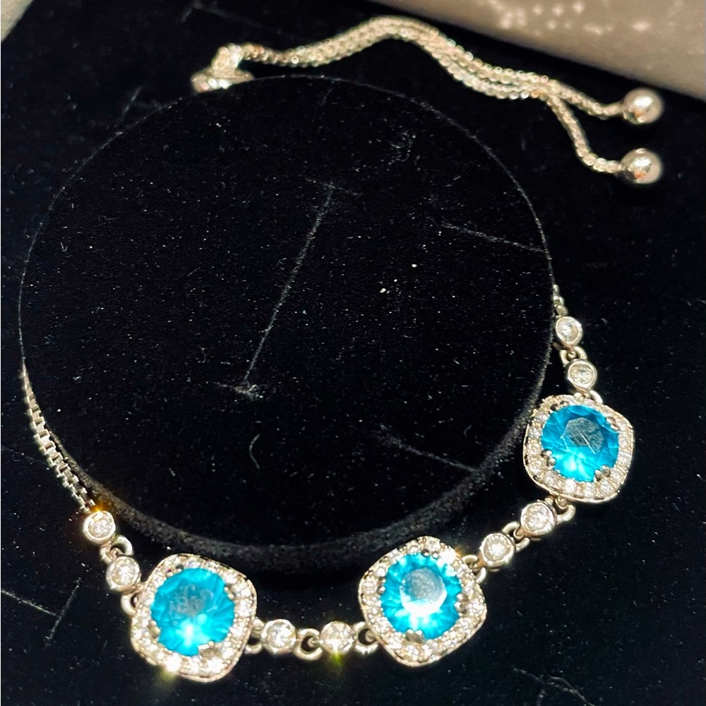 Adjustable stearling silver bracelet with blue  gemstones
